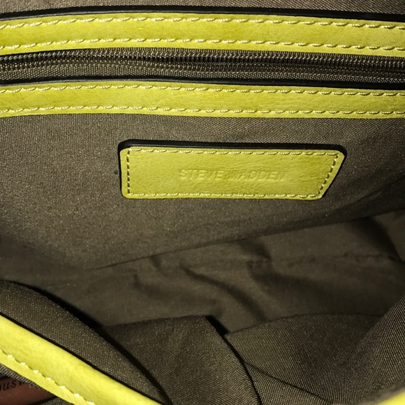 Yellow Steve Madden bag with long shoulder strap - Picture 5 of 5